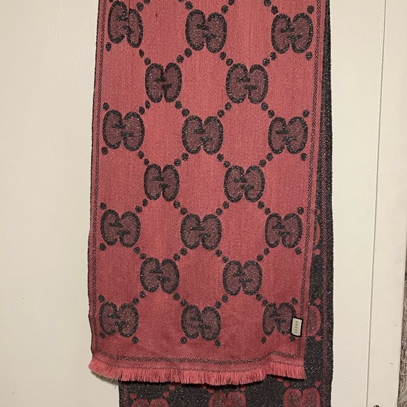 Pink and Grey Gucci Scarf GG - Picture 2 of 5